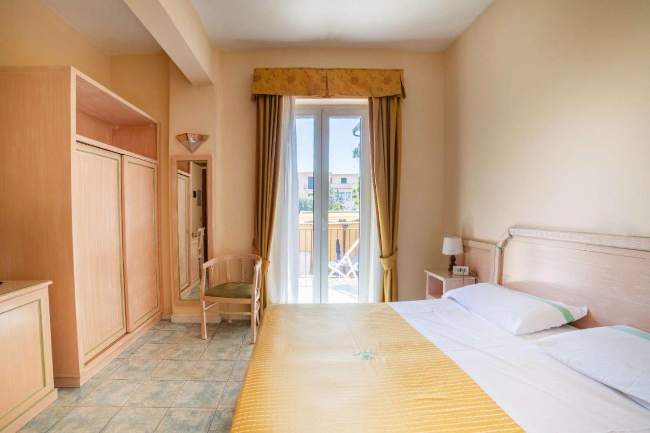 Hotel Royal Terme อีสเกีย ภายนอก รูปภาพ