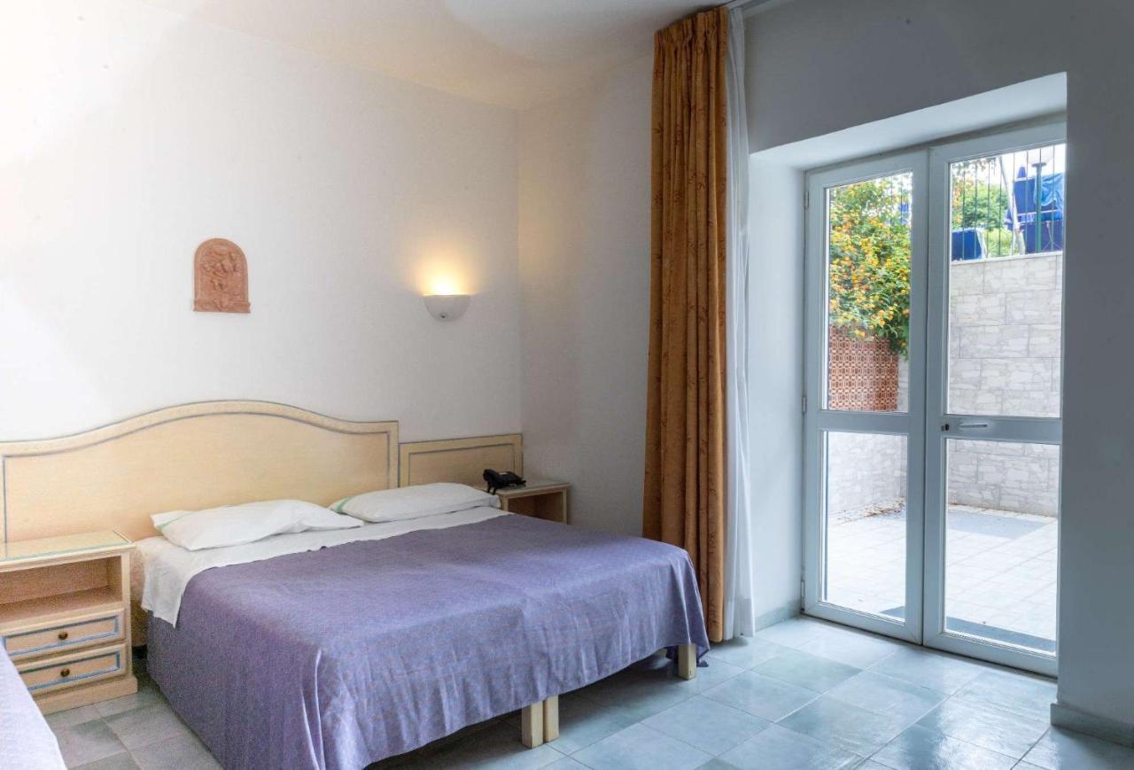 Hotel Royal Terme อีสเกีย ภายนอก รูปภาพ